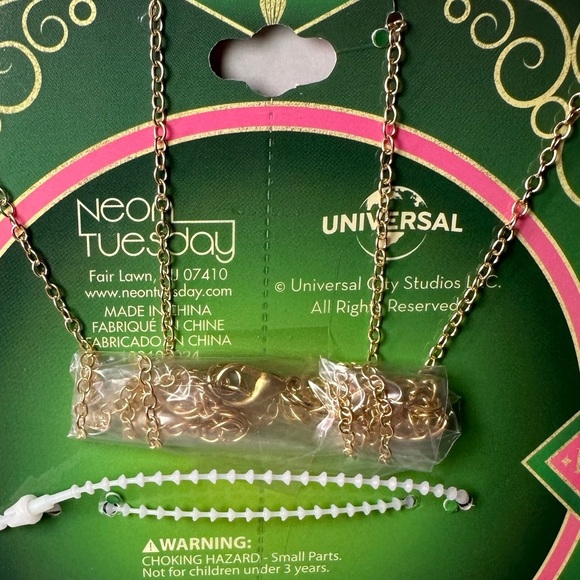 💚🩷Wicked Glinda Elphaba BFF necklace set NWT - Picture 14 of 14